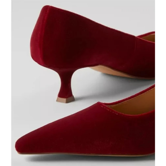 NEW ANN TAYLOR RED VELVET KITTEN HEEL PUMPS HEELS SHOES SZ 6.5 - Picture 2 of 3